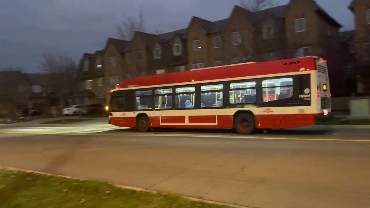Early morning walk to mom&rsquo;s from Rouge Hill GO station - Toronto Canada November 14, 2022