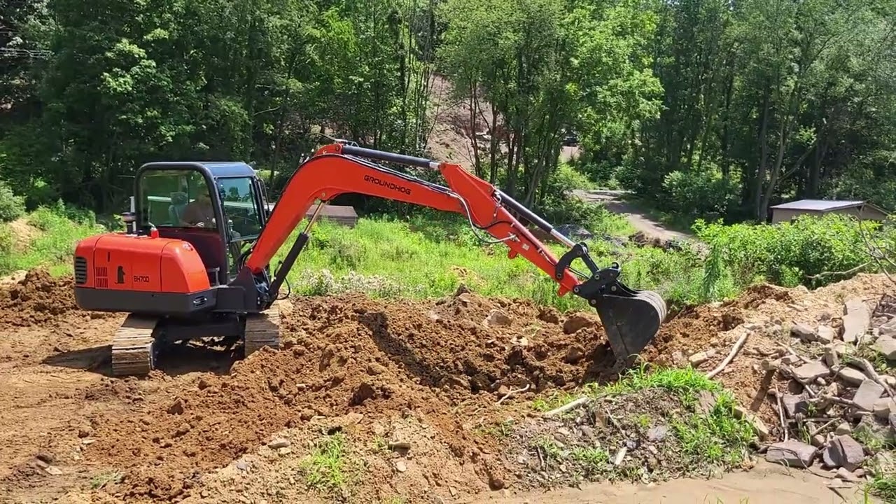 GroundHog Equipment BH70D in Action