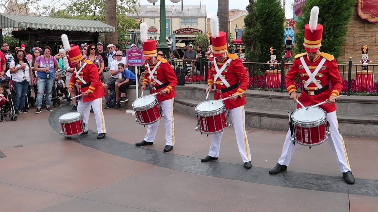 Disneyland Holiday Toy Drummer Fail