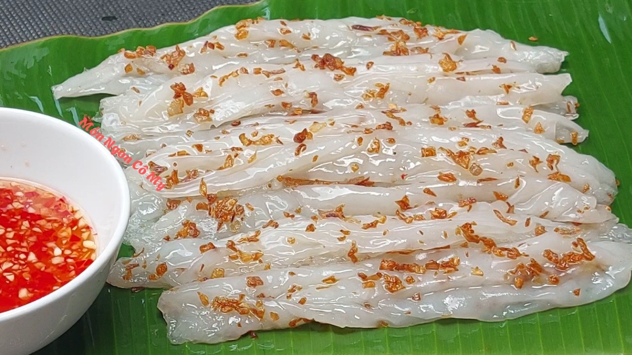 Cực dễ với món Bánh Ướt Hành Phi bằng chảo bánh mềm dai mướt thơm cực ngon