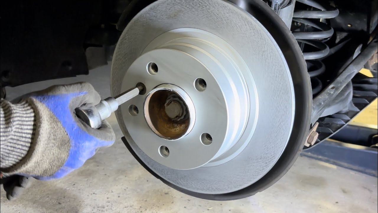 COMMENT CHANGER DISQUES ET PLAQUETTES DE FREIN SUR BMW Série 1 118d