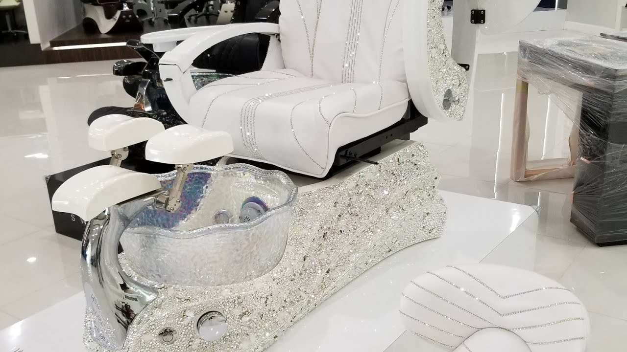 Silla de Pedicura forrada de Swarovsky!!/ Mesa de Valentino