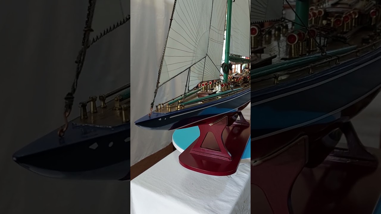 Yacht Endeavour Painted 115 cm bobatoshipmodels.com