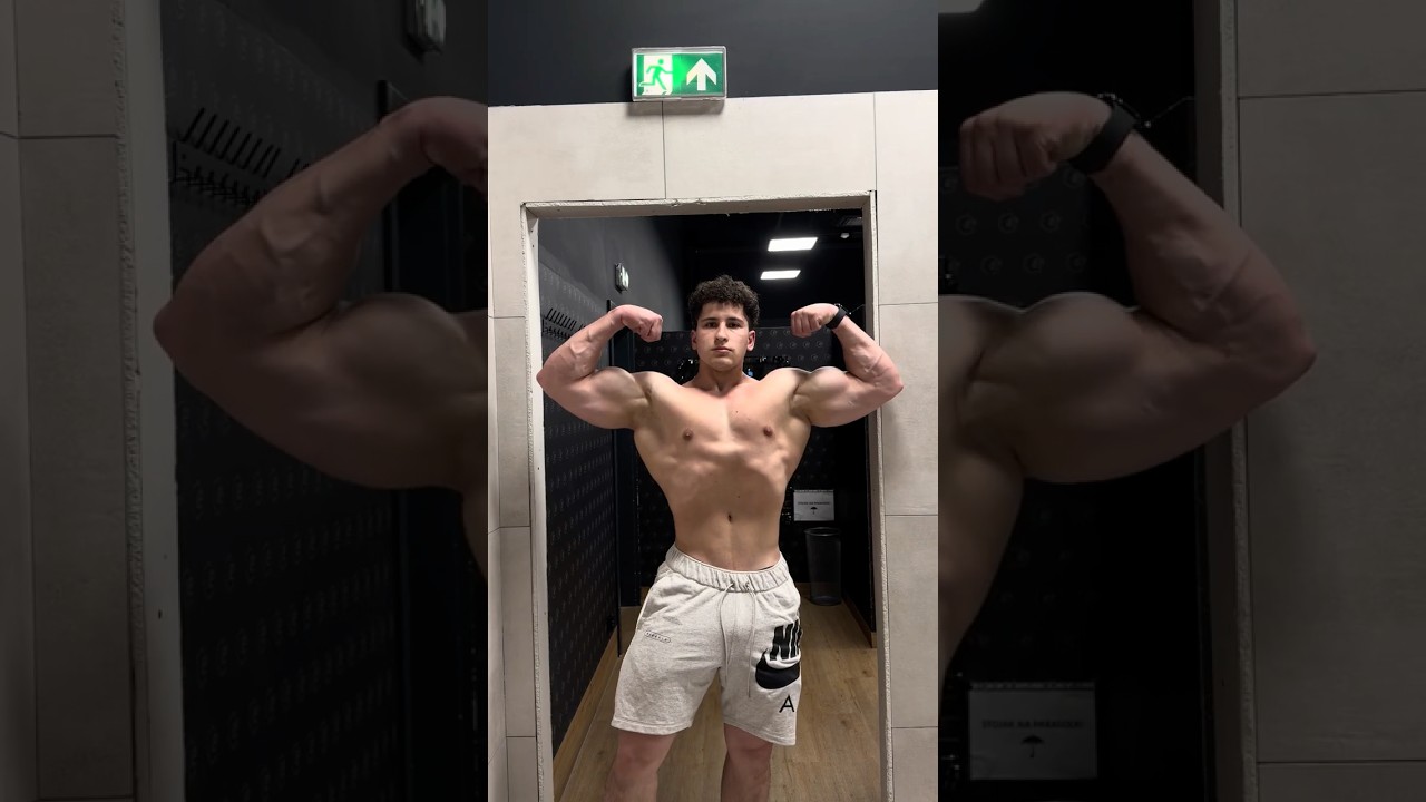 jak lepiej 1 czy 2 ??2025vs 2026 #bodybuilding #motivation #fitness #aesthetic #poland #dzik