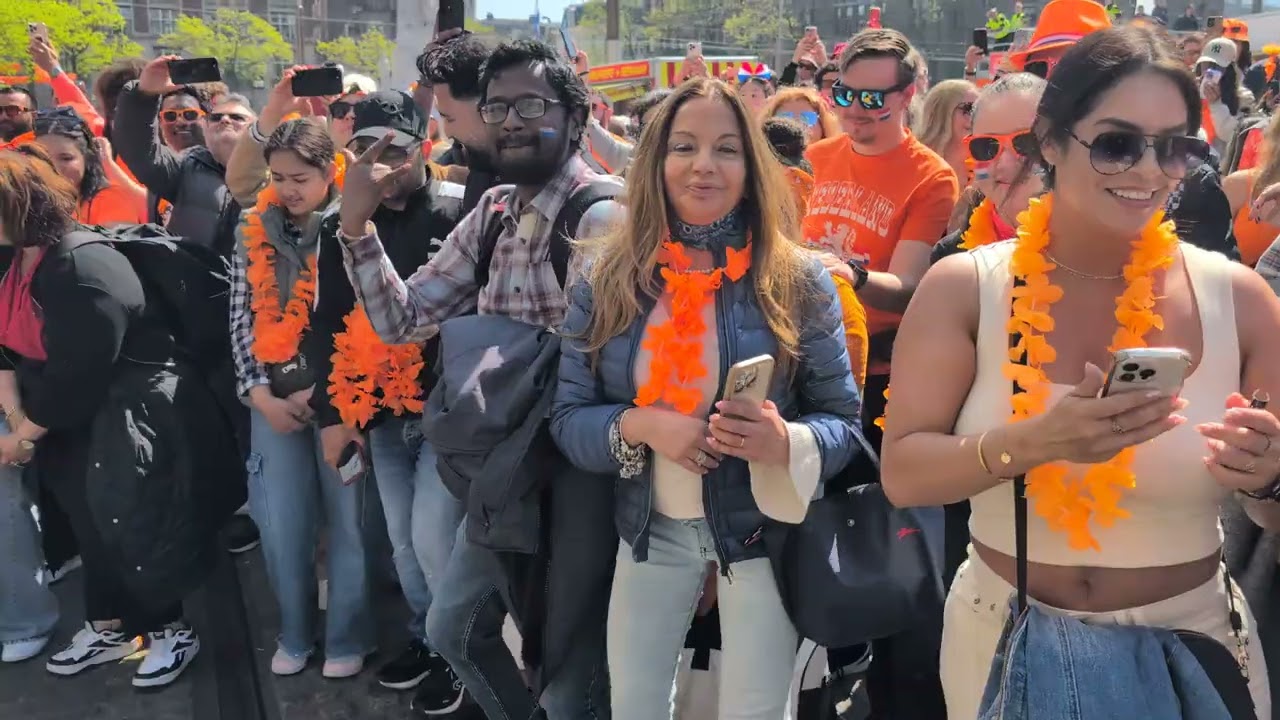Koningsdag Amsterdam 2025 - Diversão! Sambaband Heerlen