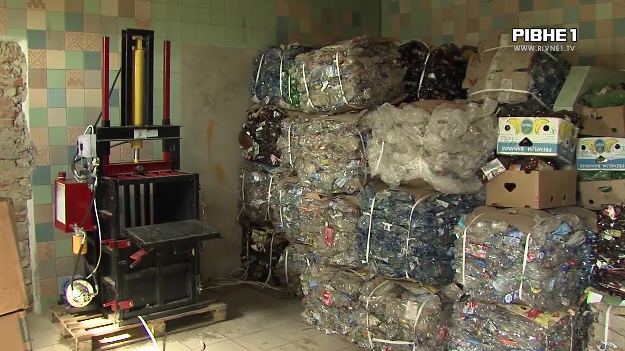 У Демидівці заробляють на використаних пластикових пляшках