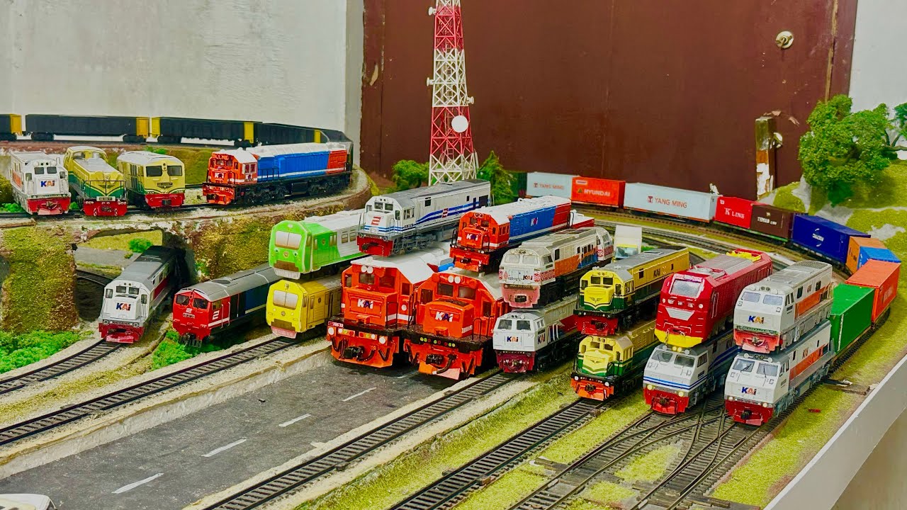 Parade & Review Banyak Kereta api berbagai livery langsung ngebut hingga tabrakan didalam terowongan