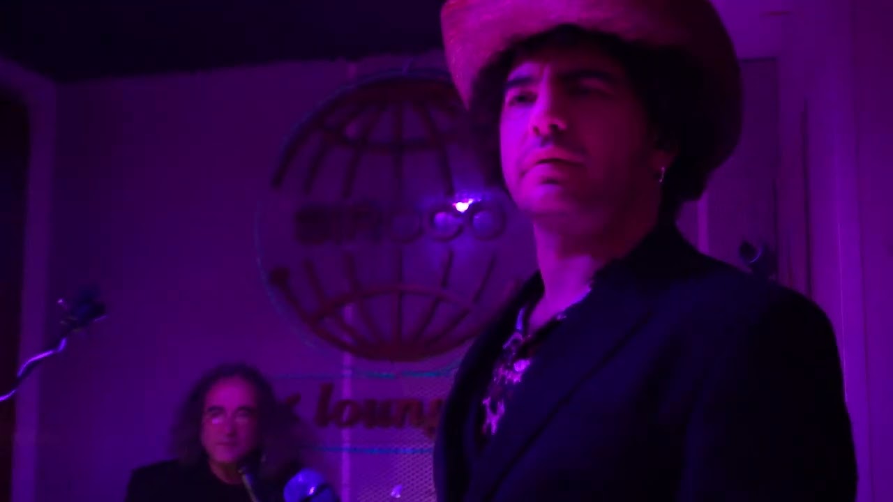 Si (Adriá Puntí) Sala Siroco