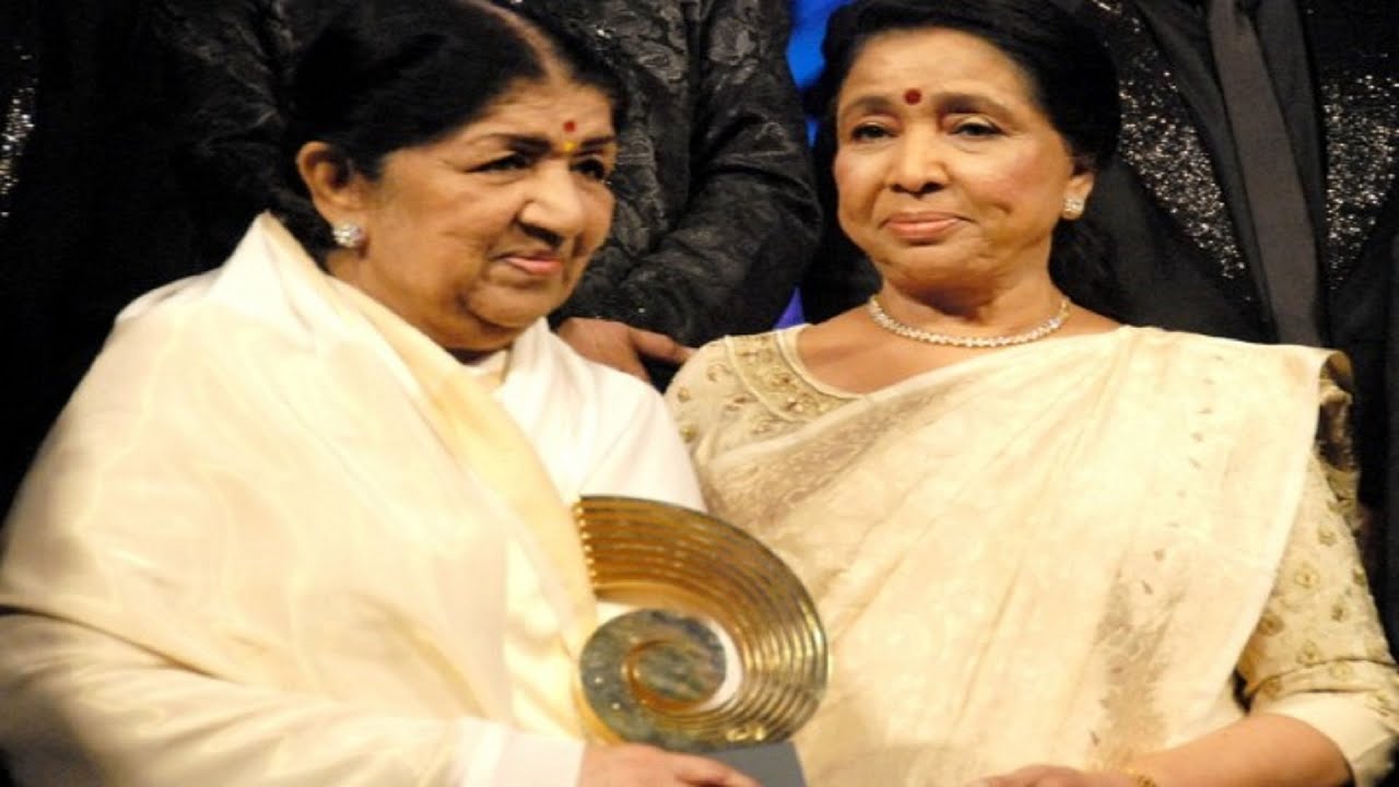 Lata Mangeshkar Recieving Lifetime Achivement Award At GIIMA-2010