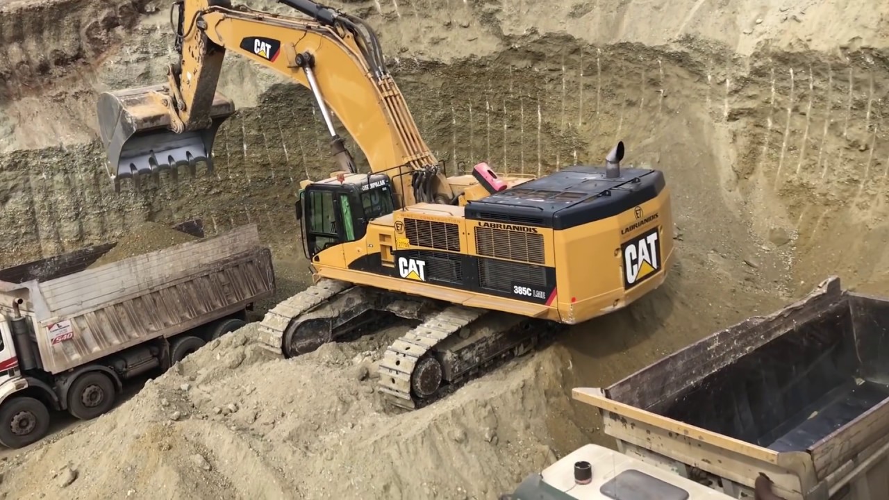 Caterpillar 385C Excavator Loading Trucks