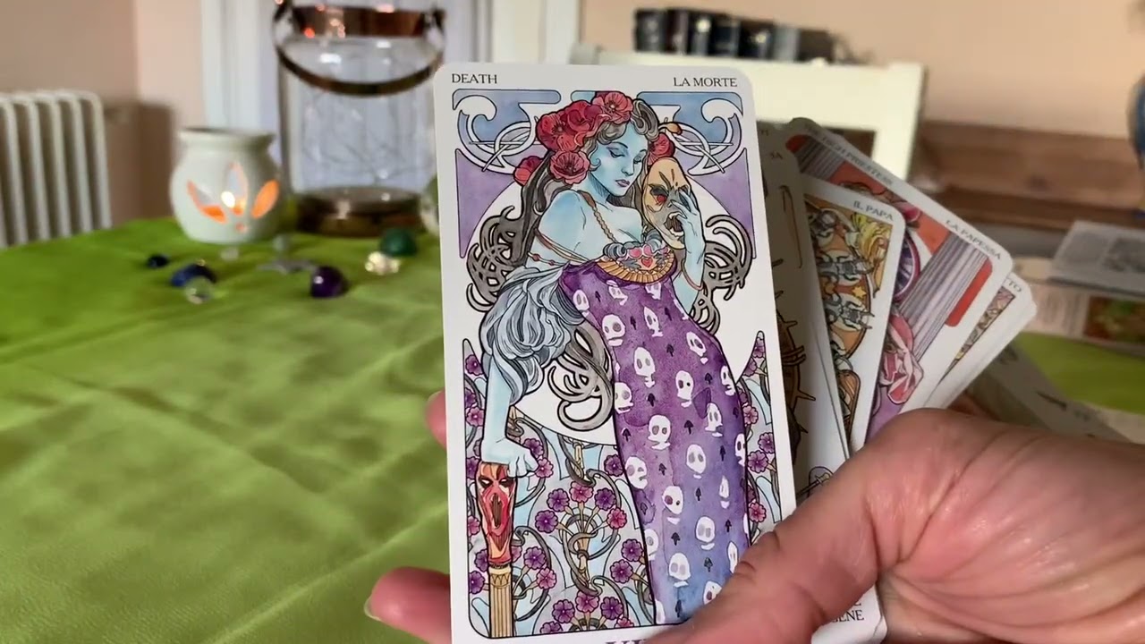 Cómo limpiar y preparar tu baraja + Review Tarot “Art Nouveau” de Antonella Castelli