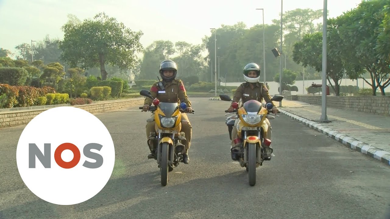 INDIA: Deze motoragentes moeten vrouwen beschermen
