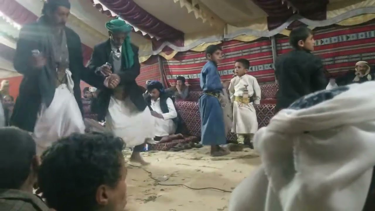 الرقص الاصلي التراثي موجود هذا هوالتراث مزمار علي عقيد وعزمان