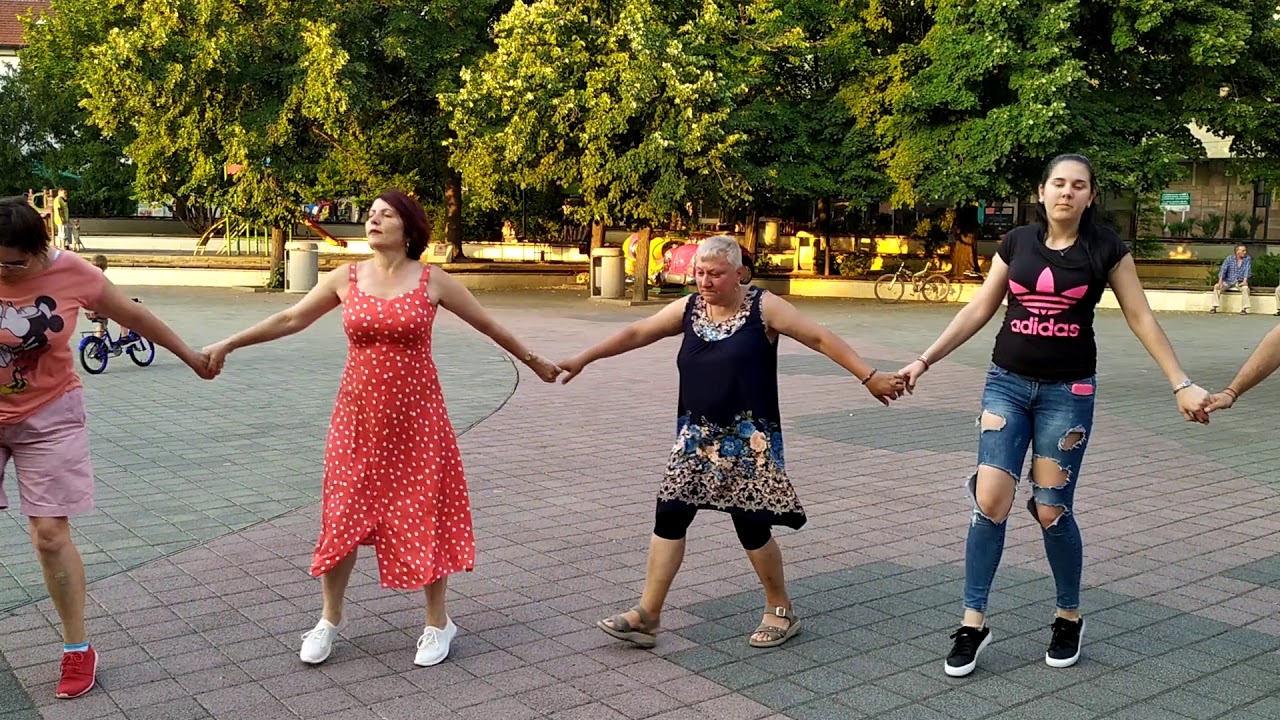 хоро Елено моме