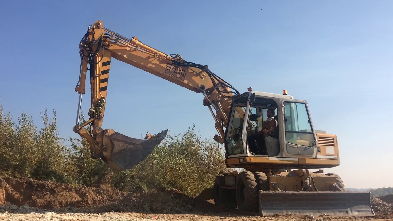 starting liebherr 900 A and hard working