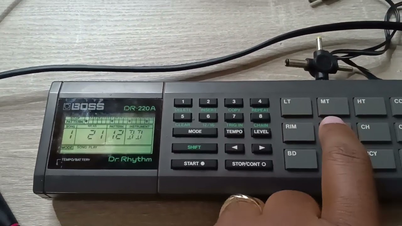 Boss DR-220A #hsiiiproductions #drummachines #bossdr220a 
