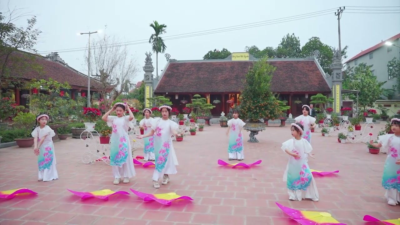 Chúc tết mọi nhà - CLB Phát triển tài năng nhí Ngôi Sao