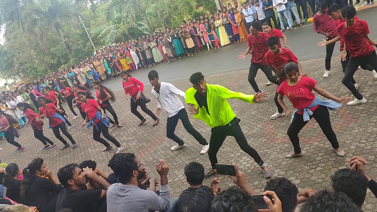 Lendi college  flashmob dance....