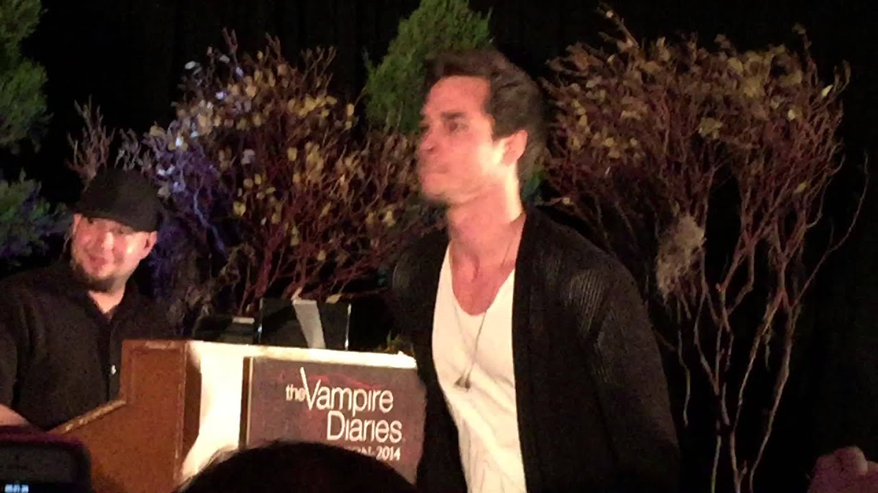Chris Wood singing 