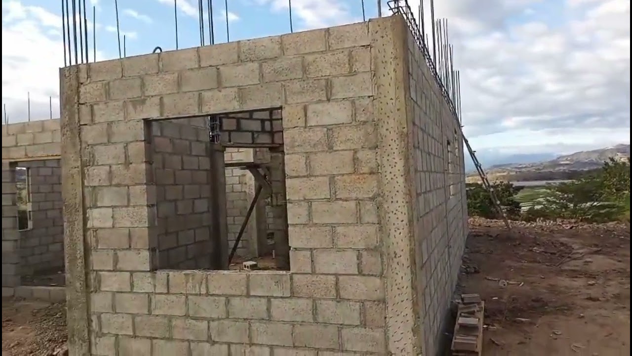 Ai ya poniendo las bigas dela comtrucion dela casita 