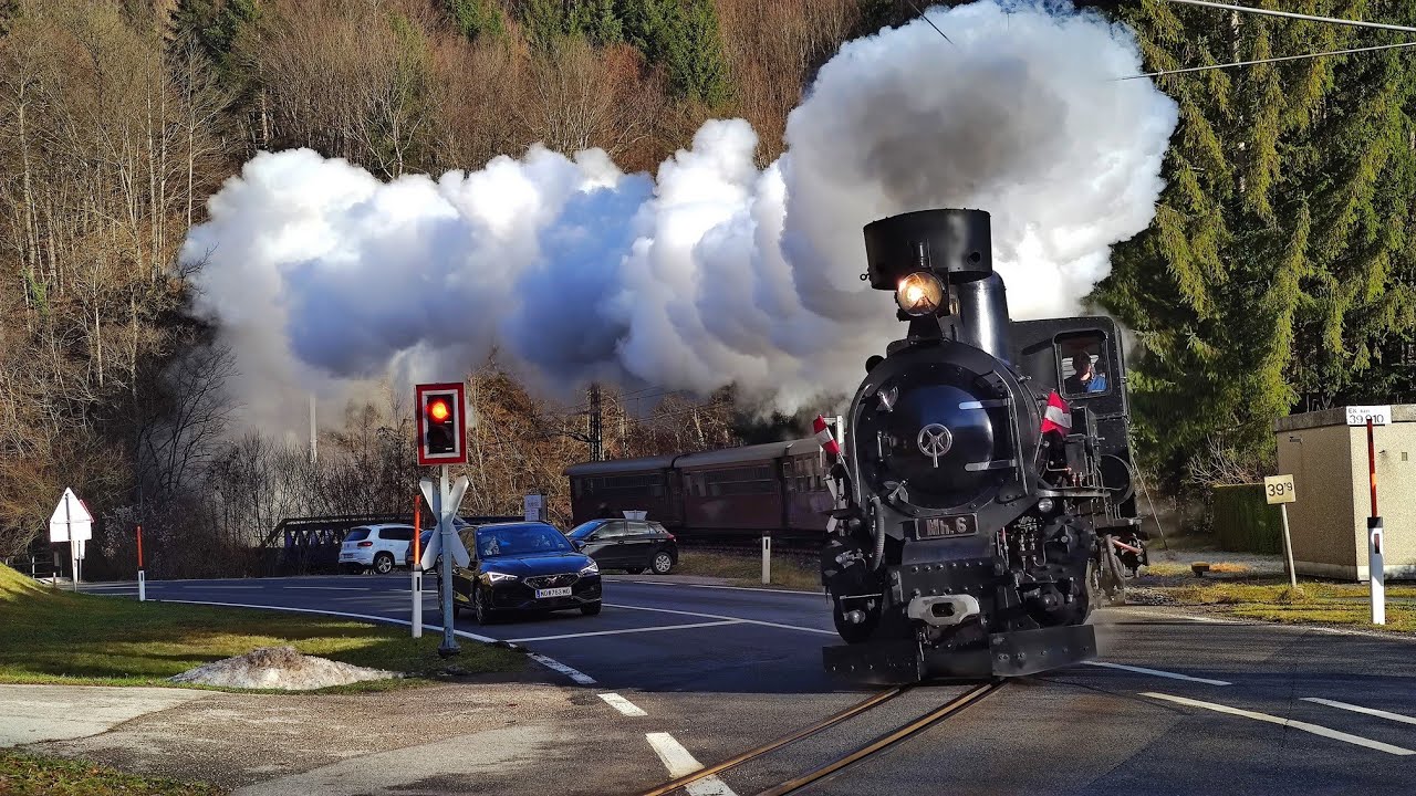Dampflokomotive mit Ötscherbären