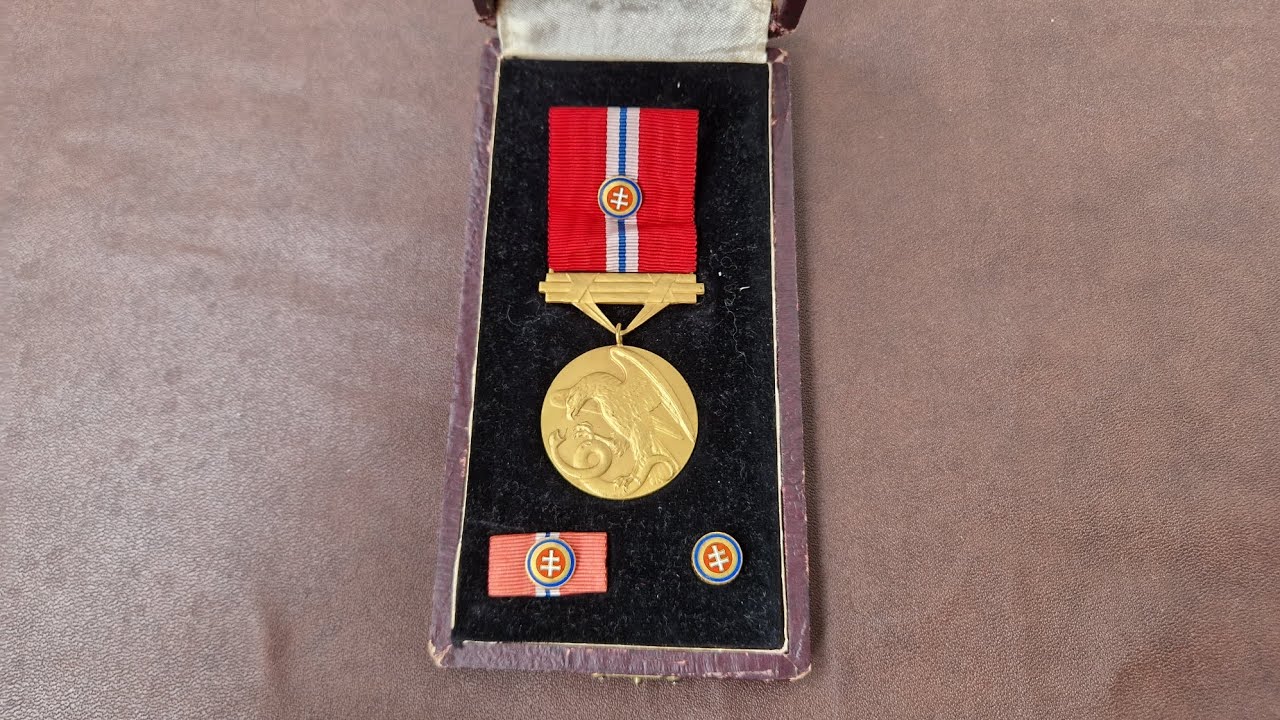 Vianočný špeciál, hrdinstvo 1. Stupňa Slovenský Štát 1939-1945 Slovenská armáda v etui