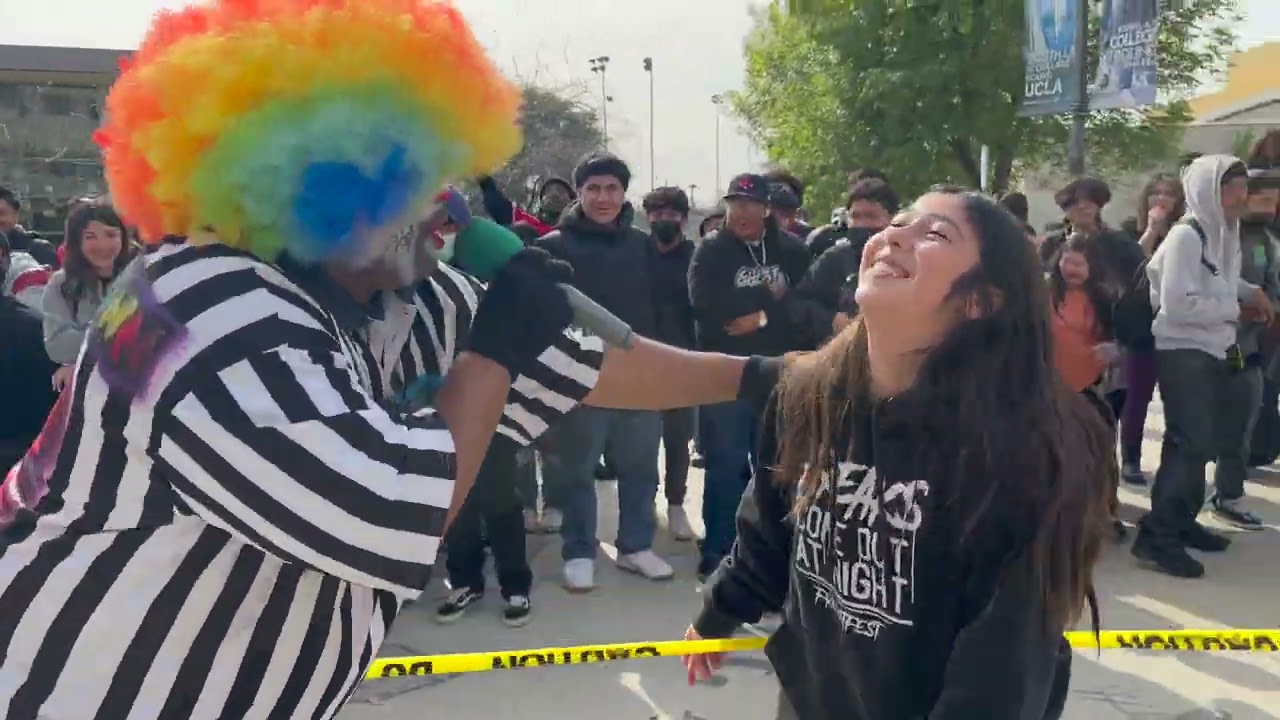 Santee High Wassup🖤💛 #Back2SchoolTour🎒  FOLLOW @TOMMYTHECLOWN ON INSTAGRAM ​