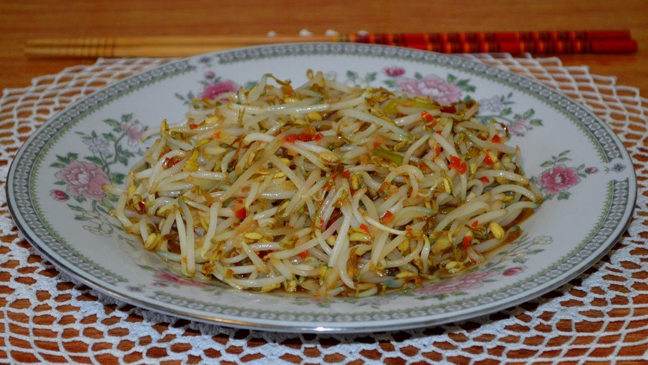 Жареные ростки маша (剁椒炒绿豆芽, Duò jiāo chǎo lǜ dòuyá). Китайская кухня.