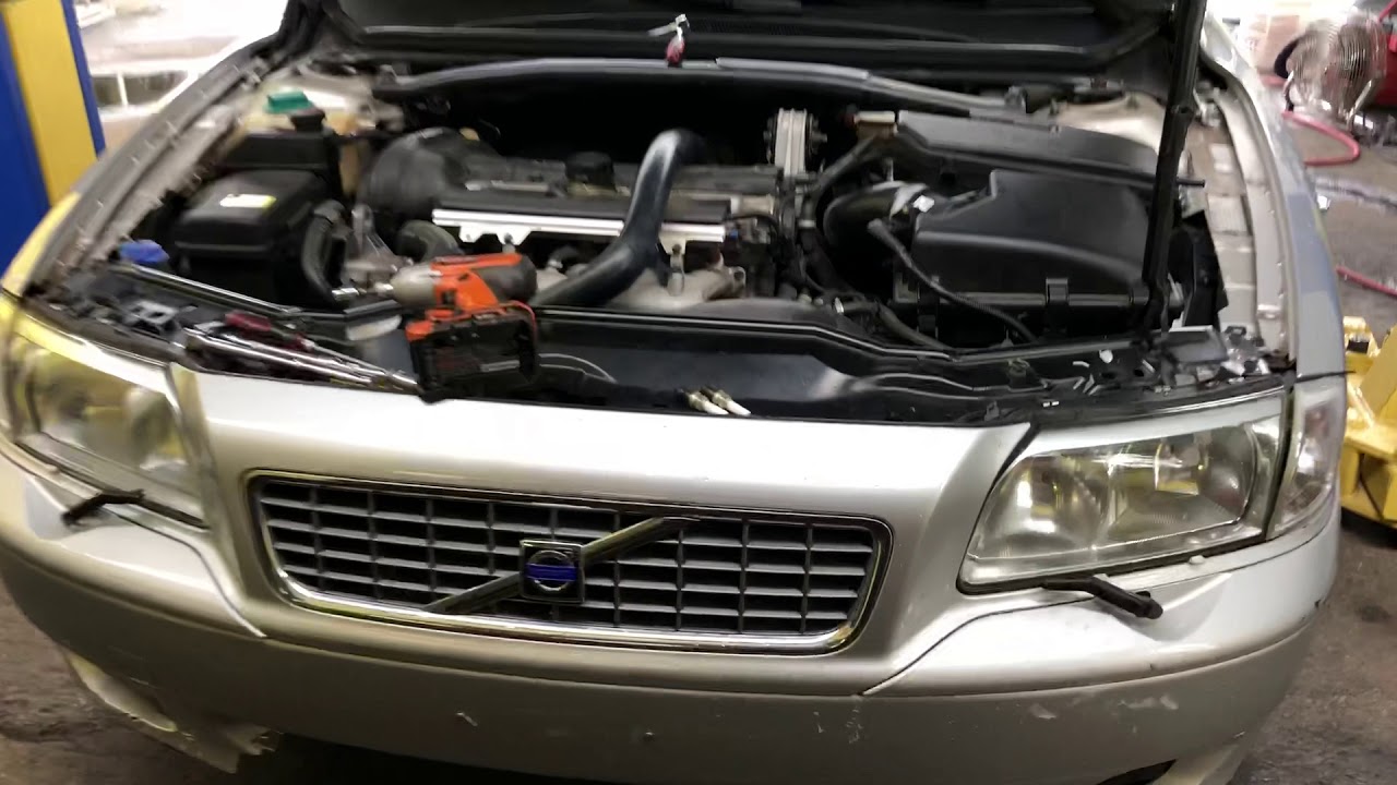 2009 Volvo S60 spark plugs and ignition coil removal