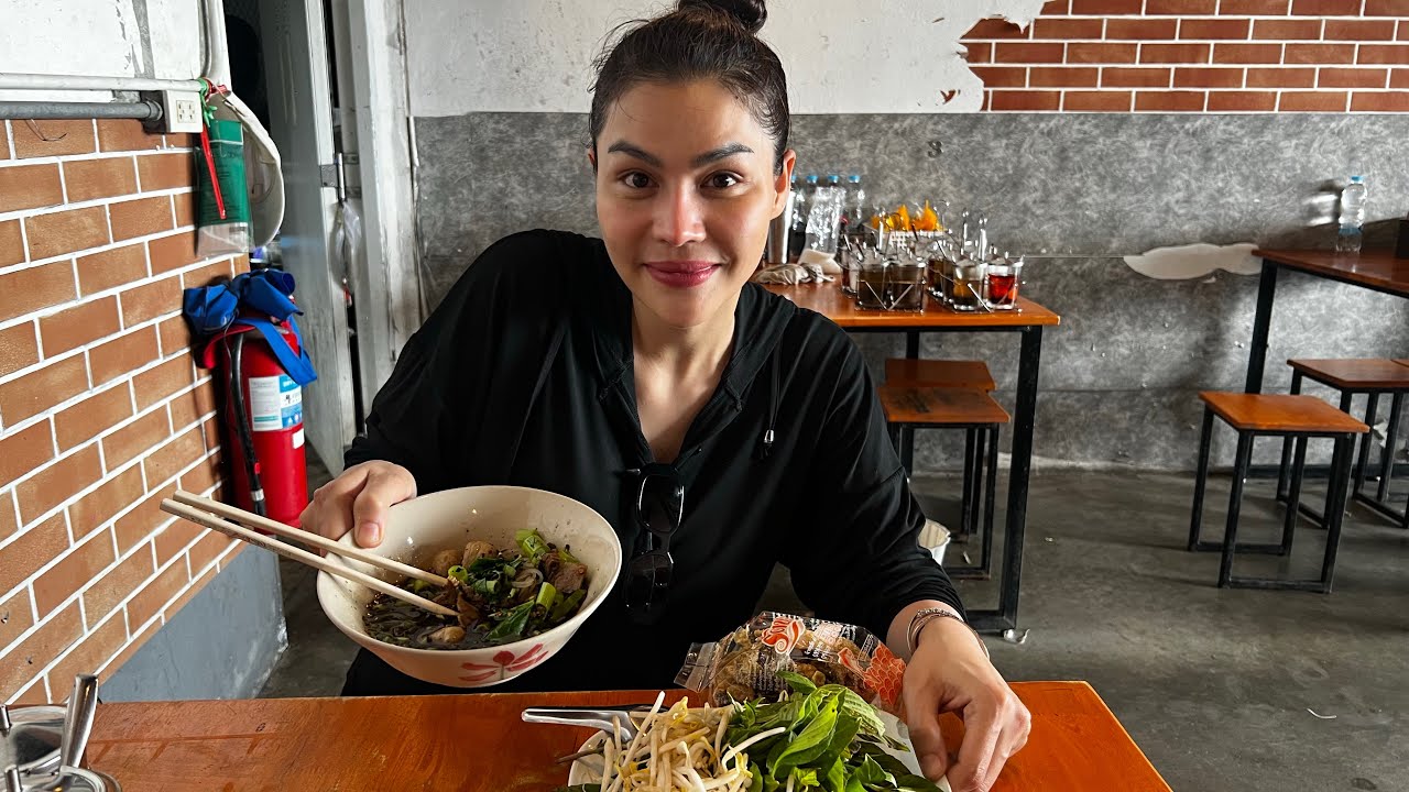 MAKAN THAI NOODLES DI THAILAND GUYS