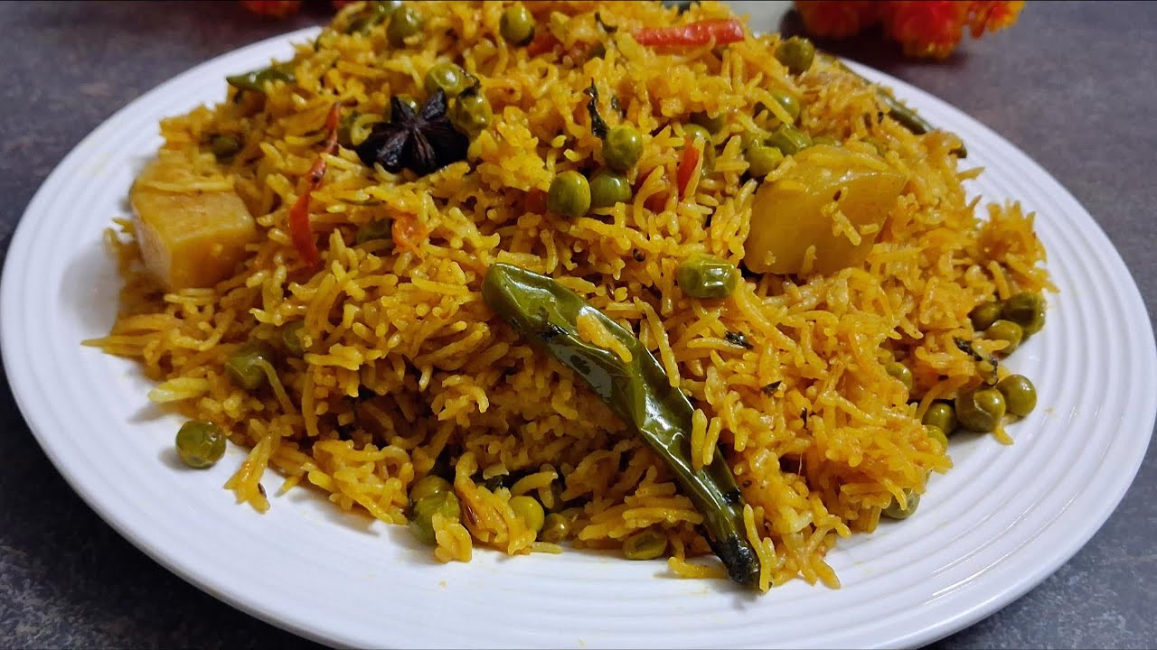 🍚🔥 चटपटा आलू मटर पुलाव जो बिरयानी से कम नहीं 😋✨🥔🫛 Aloo Matar Pulao 🍛🌿
