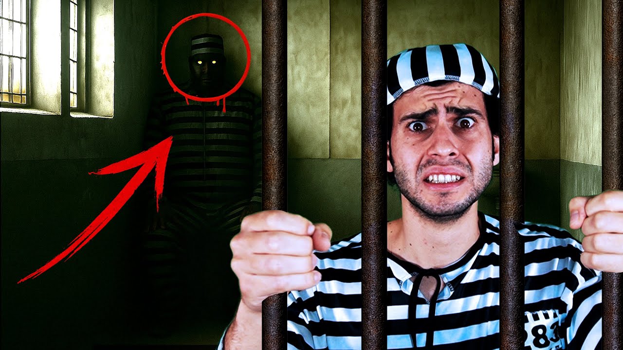 Siamo finiti in CARCERE...e nella cella c’era LUI 👀