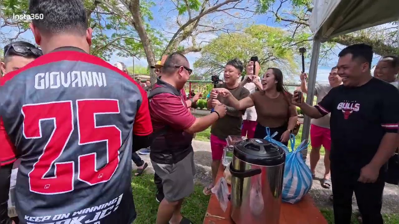 PEMAIN PYS DAN IGOL FAMILY  BRUNEI BERKUMPUL DI PADANG KRT LUTONG MIRI SEMPENA FRIENDLY MATCH.