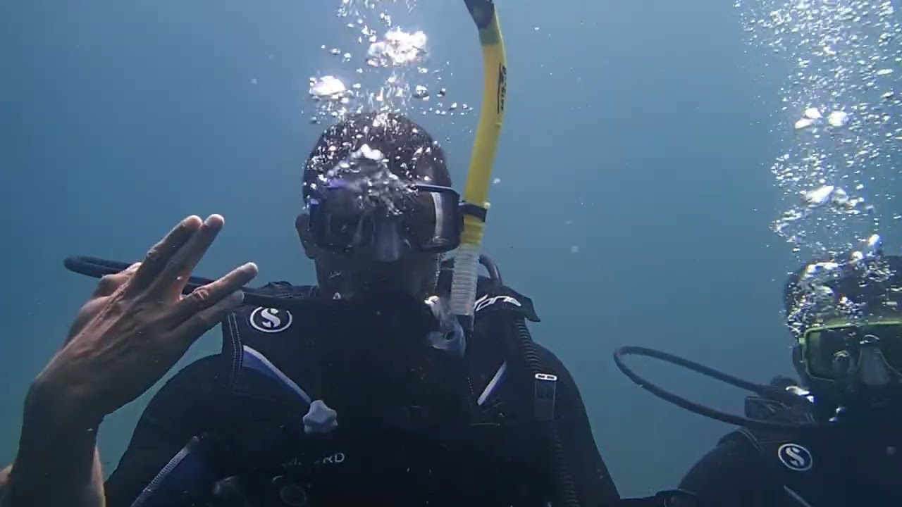 “World Record: Eating Fruit 30 Feet Under the Sea 😱 | Incredible Adventure”