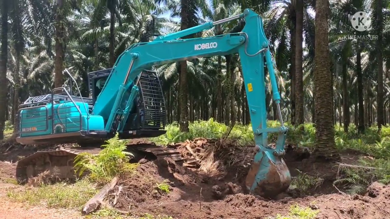 Pembuatan badan jalan CR kobelco SK 130