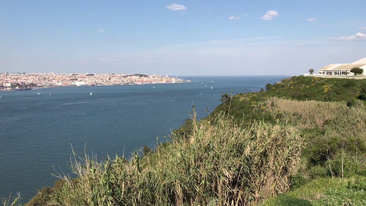 View of the Bridge named after 25 April. Lisbon, Portugal/Вид на мост Мост имени 25 апреля. Лиссабон