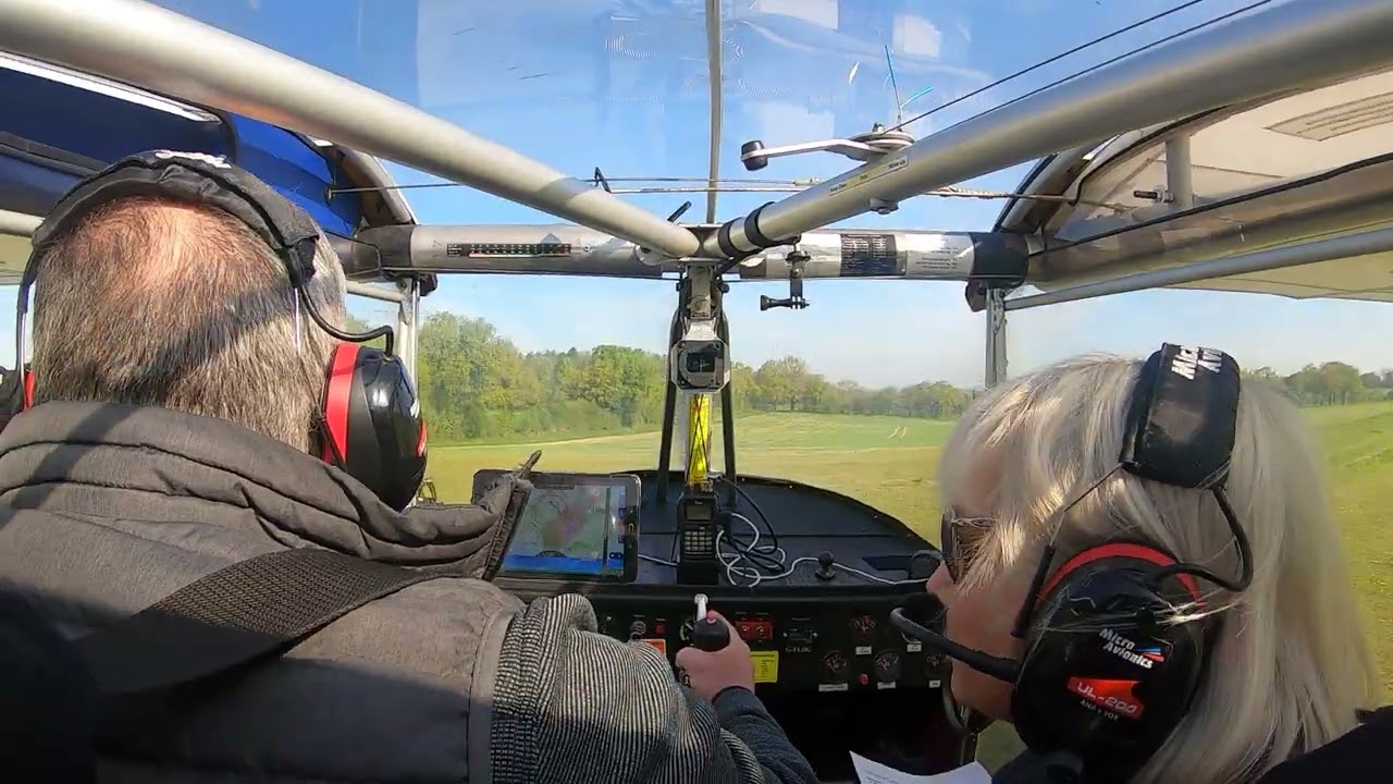 Landing at Popham 30th April 2022 in G-FLDG
