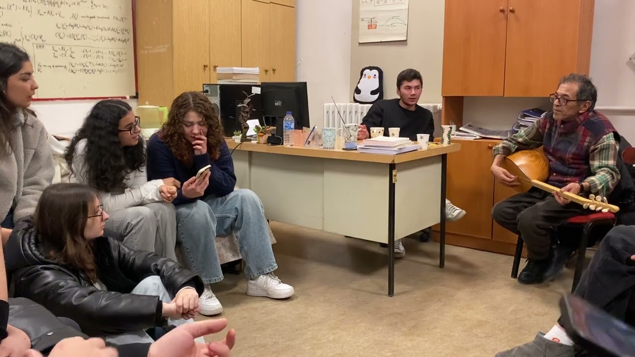Ah bir ataş ver cigaramı yakayım