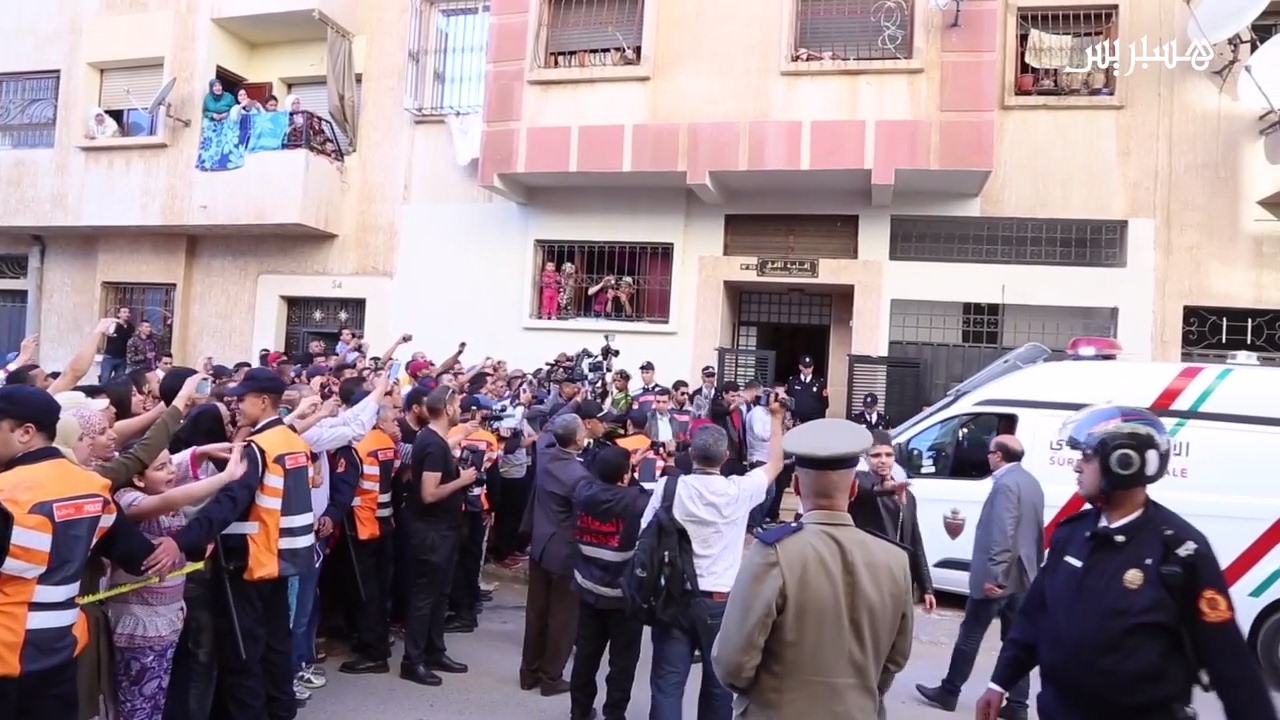 شاهد.. إعادة تمثيل جريمة قتل مصور صحافي بتمارة