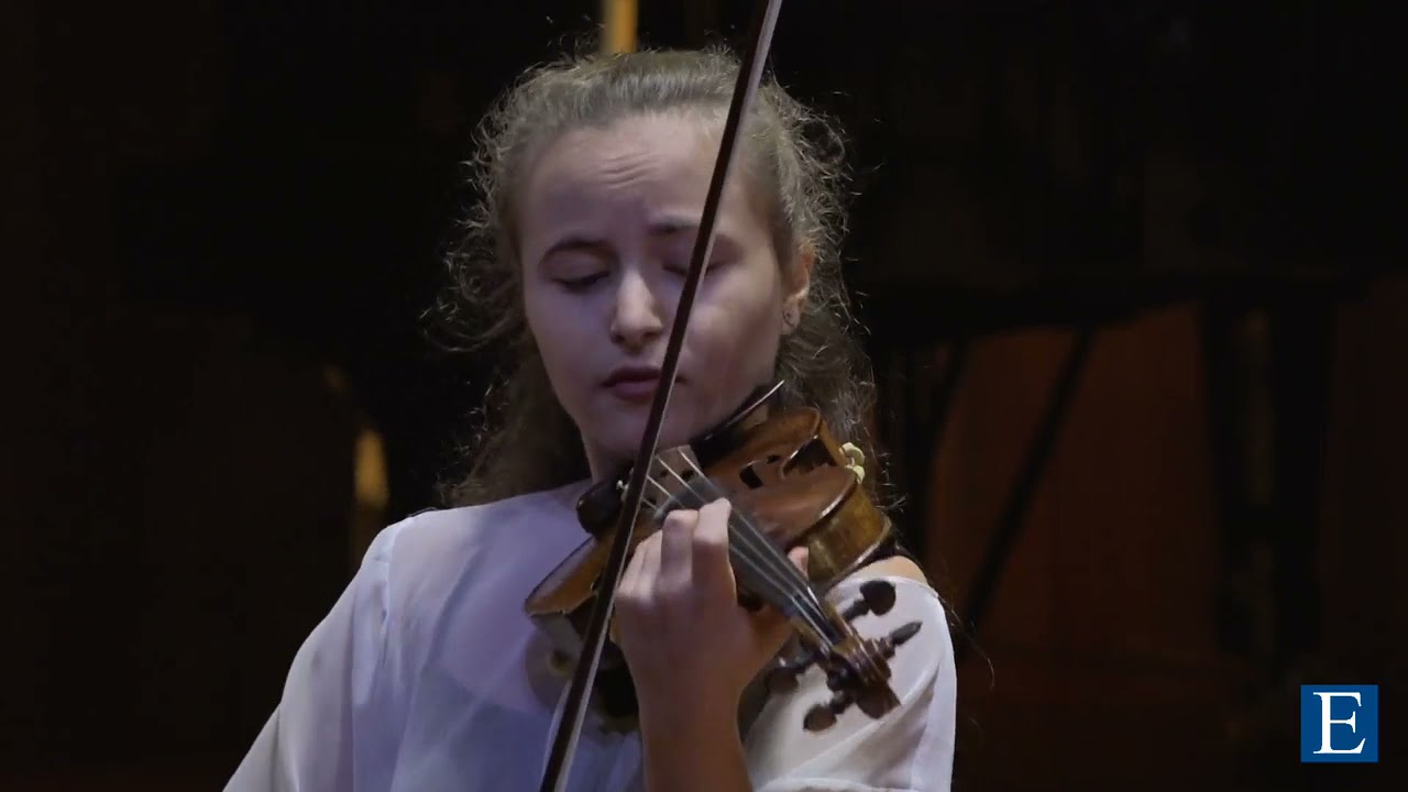 W. A. MOZART: Violin Concerto N&deg;2 in D Major k211(I) - Sara Valencia