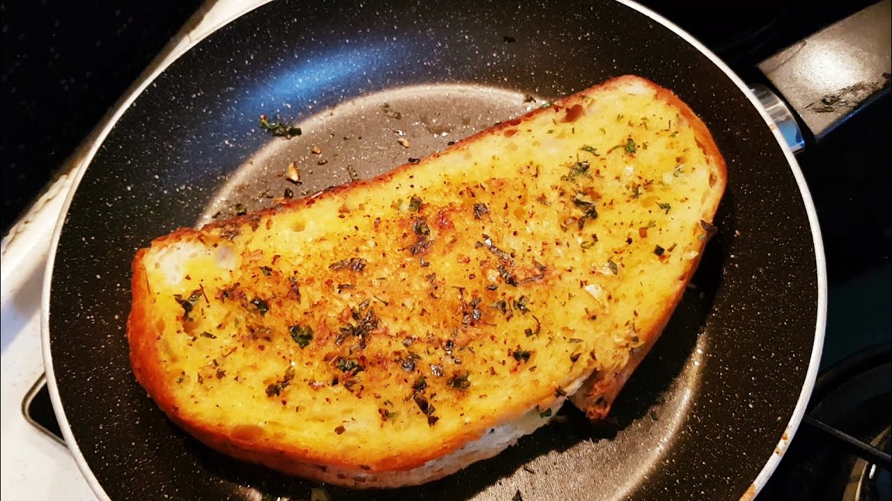 Haftasonu Kahvaltısı için Hep Yaptığım Bir Tarif: Garlic Cheese Bread(Sarımsaklı peynirli ekmek)