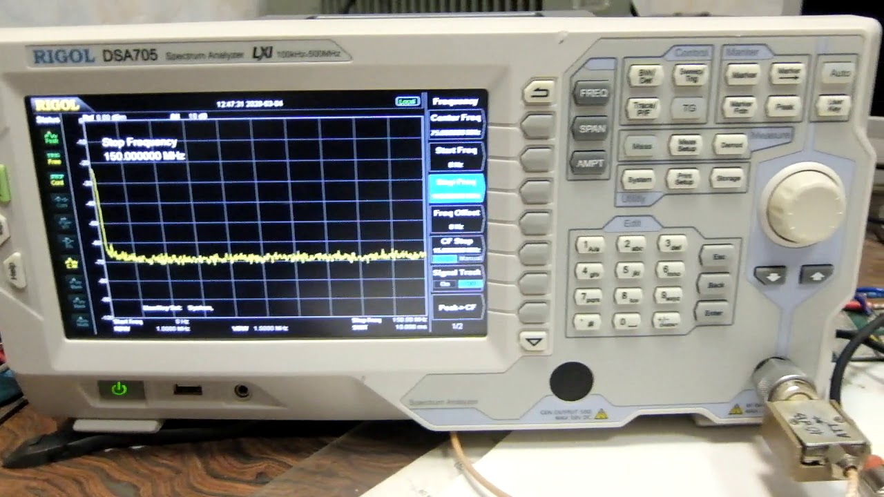 1000W 4 x SD2933 HF amplifier test with spectrum analyzer (1K 0403 1)