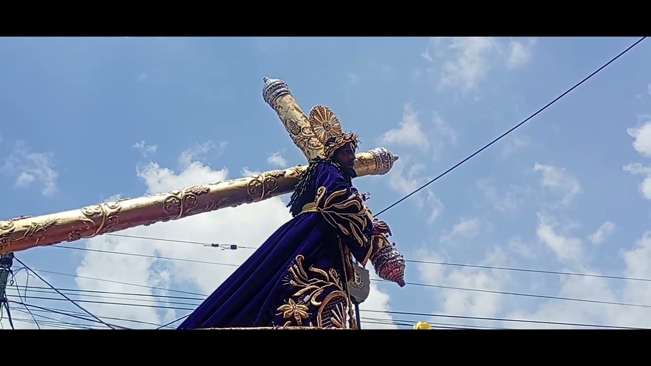 Paso de Jesús Nazareno Redentor del Mundo por Bomberos voluntarios zona 3 