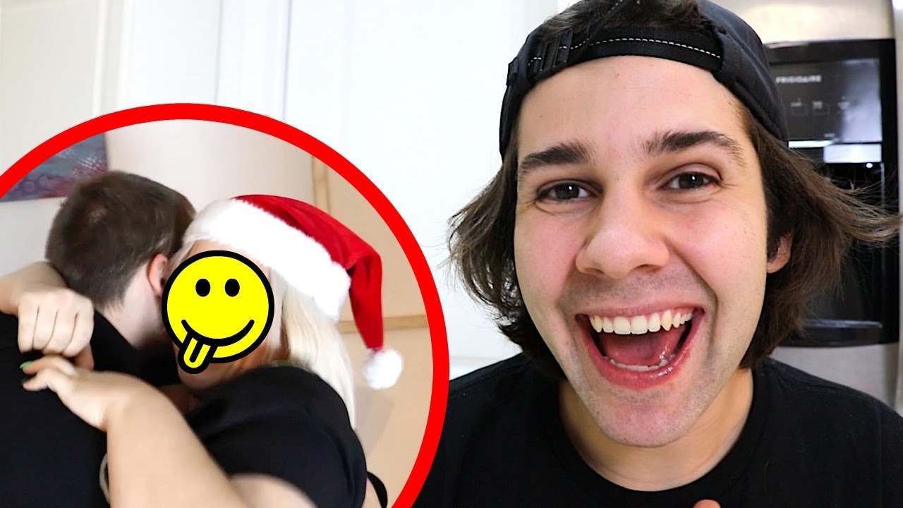 SURPRISING ROOMMATE W/ GIRL FOR CHRISTMAS!!