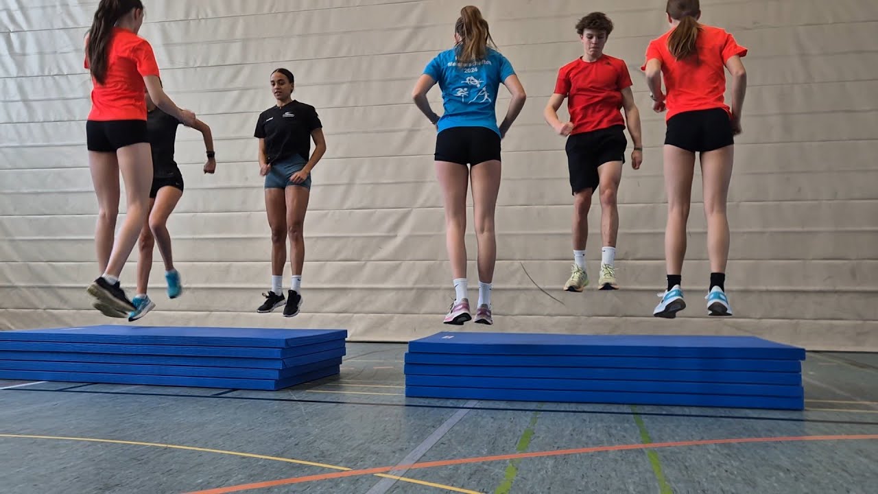 Koordinations- und Athletiktraining an Mattenstapeln