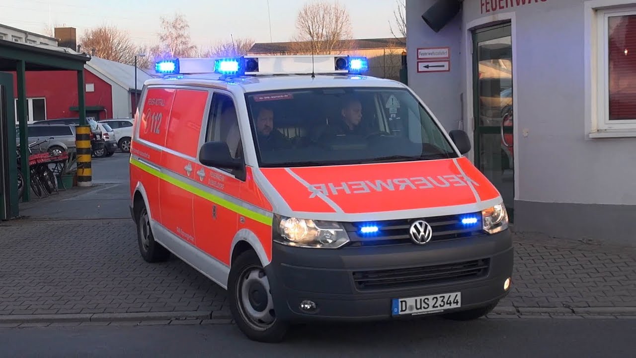 GW-Sprungretter der Feuerwehr Düsseldorf FW 10 + Durchsage