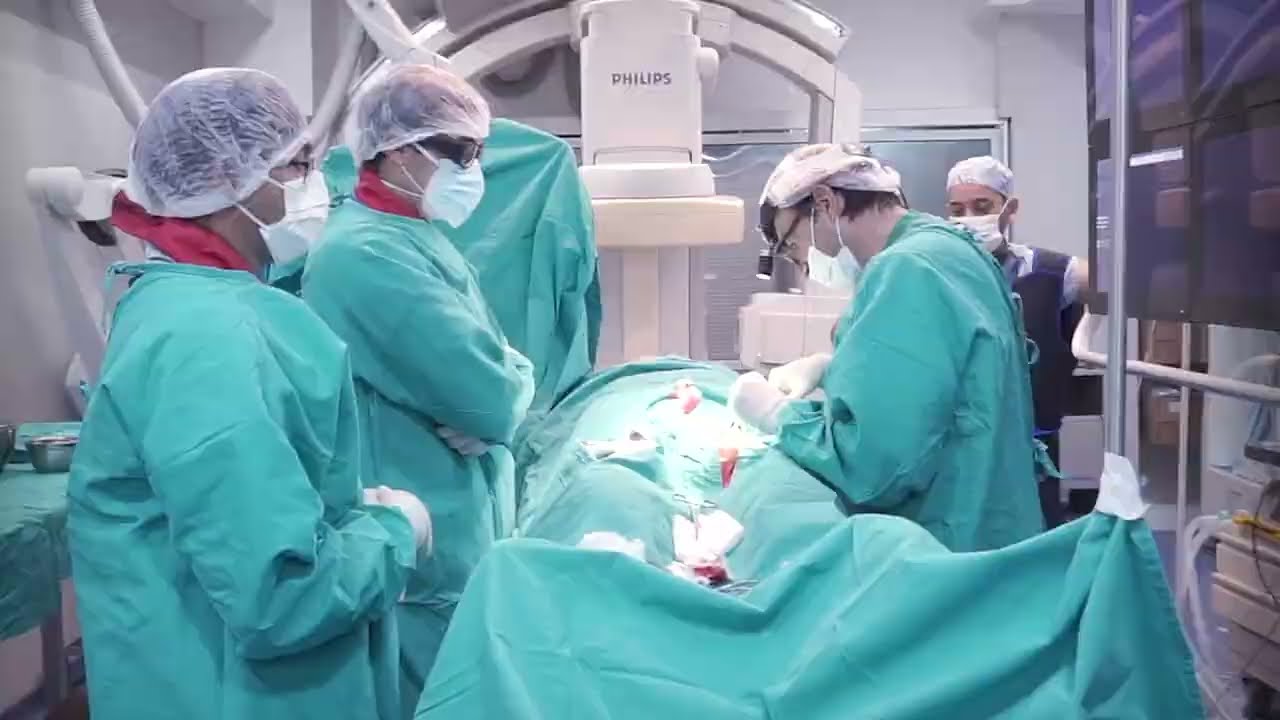 Exitosa cirugía de alta complejidad de aorta abdominal infrarrenal
