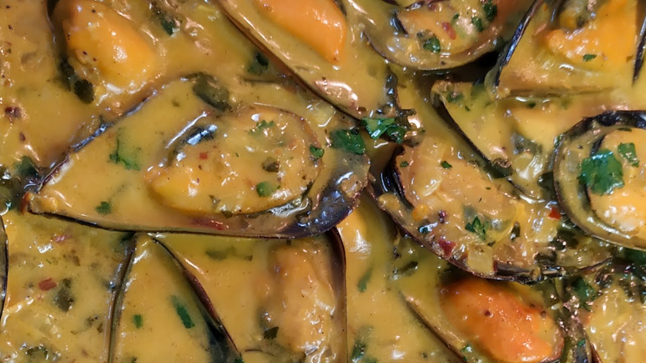 CREAMY MUSSEL CURRY RECIPE: How To Cook Coconut Curry Mussels