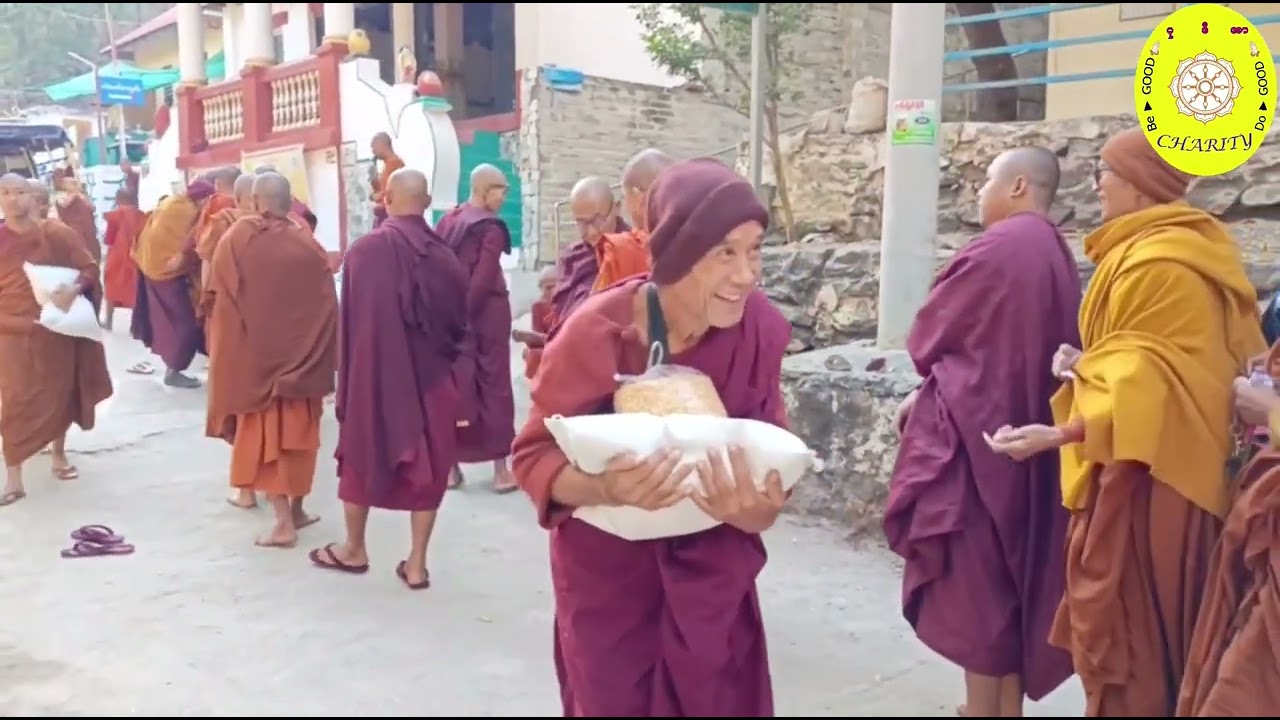 💫 သံဃာ ၊ သီလရှင် အပါး 300 အတွက် နှစ်ဦး ဆွမ်းဆန် အလှူတော် 🙏