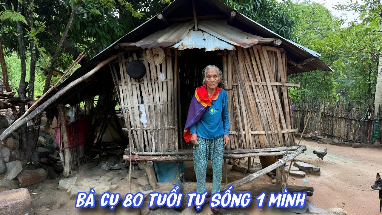 XÓT XA bà cụ 80 tuổi không ai chăm sóc, sống cực khổ ở trên núi../55